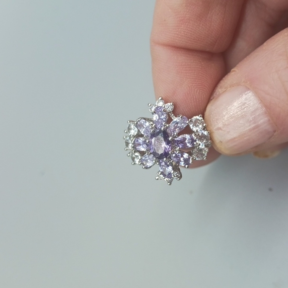 Elegant Silver and Purple Gemstone Ring - Picture 2 of 9